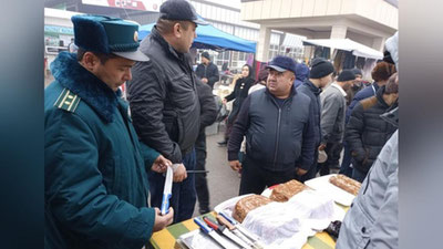 'Andijondagi bozorda 350 dan ortiq pichoqning uchi to`mtoqlashtirildi'ning rasmi