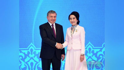 'Президент 28 нафар иқтидорли қизни Зулфия мукофоти билан тақдирлади'ning rasmi