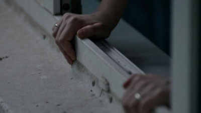 Изрображение 'Задержан мужчина, чья жена выбросилась с пятого этажа в Бекабаде'