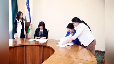 Изрображение 'КОМИТЕТ ЖЕНЩИН ПОДПИСАЛ МЕМОРАНДУМ С ШАНХАЙСКИМИ КОЛЛЕГАМИ'
