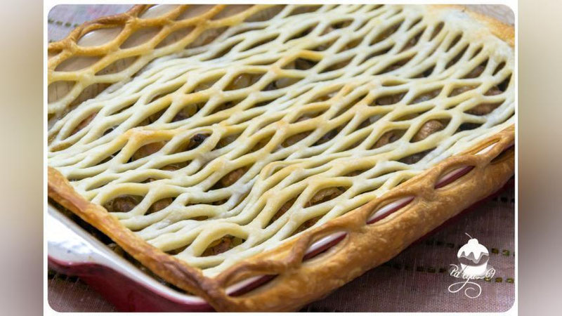 Изрображение 'РЕЦЕПТ ДНЯ: КУРИЦА С ГРИБАМИ ПОД СЛОЕНЫМ ТЕСТОМ'