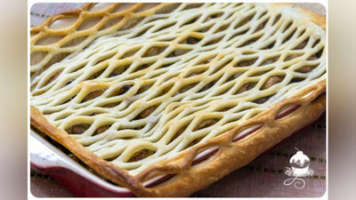 Изрображение 'РЕЦЕПТ ДНЯ: КУРИЦА С ГРИБАМИ ПОД СЛОЕНЫМ ТЕСТОМ'