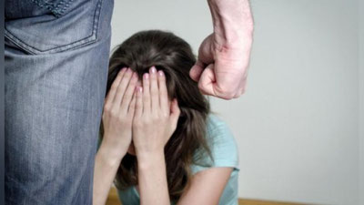 '“Nega hamma senga qarayveradi?!” Arzimagan sabab bilan bir-biriga tan jarohati etkazish hollari nimaga ko`paymoqda?'ning rasmi