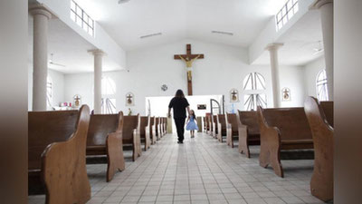 'Қизини чўқинтирган америкалик аёл қамоққа олинди'ning rasmi