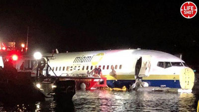 Изрображение 'В США САМОЛЕТ С 146 ПАССАЖИРАМИ РУХНУЛ В РЕКУ'