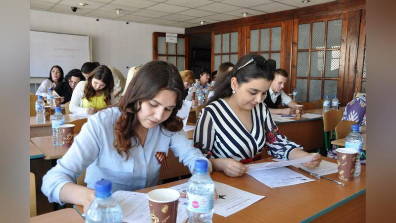 Изрображение '"ДИКТАНТ ПОБЕДЫ" НАПИСАЛИ В ТАШКЕНТЕ (ФОТО)'