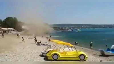 'Gelenjika plyajiga quyun “hujum qildi” (Video)'ning rasmi