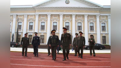 'Ўзбекистон Мудофаа вазири Беларус Республикаси ҳарбий делегациясини кутиб олди'ning rasmi