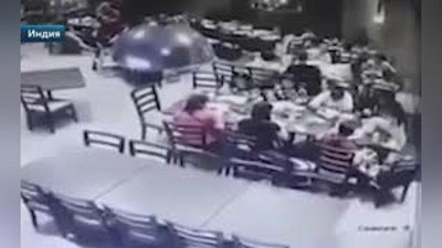 'Ресторанга келиб урилган автомобиль 12 кишининг ҳаётига зомин бўлди (Видео)'ning rasmi