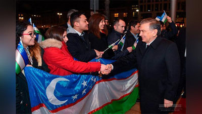 Изрображение 'ШАВКАТА МИРЗИЁЕВА В БЕРЛИНЕ ПРИВЕТСТВОВАЛА УЗБЕКСКАЯ МОЛОДЕЖЬ'