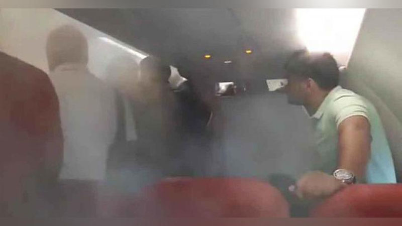 'Dvigateli yonayotgan samolyot zudlik bilan Yangi Zelandiya aeroportiga qo`ndi (Video)'ning rasmi