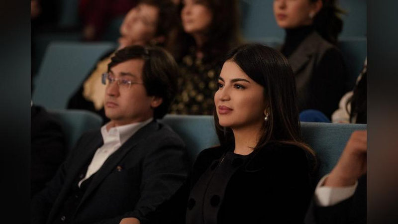 'Taniqli pianinochi qadrdon liseyning 80 yilligiga bag`ishlab konsert o`tkazdi (foto)'ning rasmi