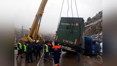 'Qamchiq dovonida Turkiya fuqarosi boshqaruvidagi yuk mashinasi YTHga uchradi'ning rasmi