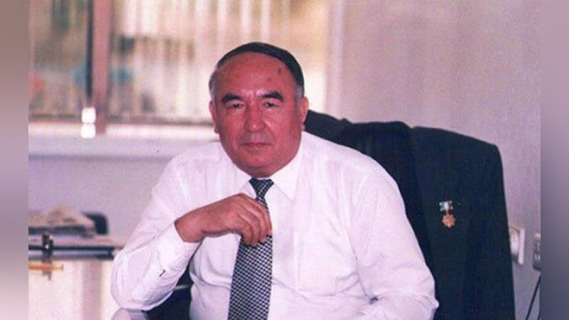 'Bugun Erkin Vohidovning tavallud ayyomi'ning rasmi
