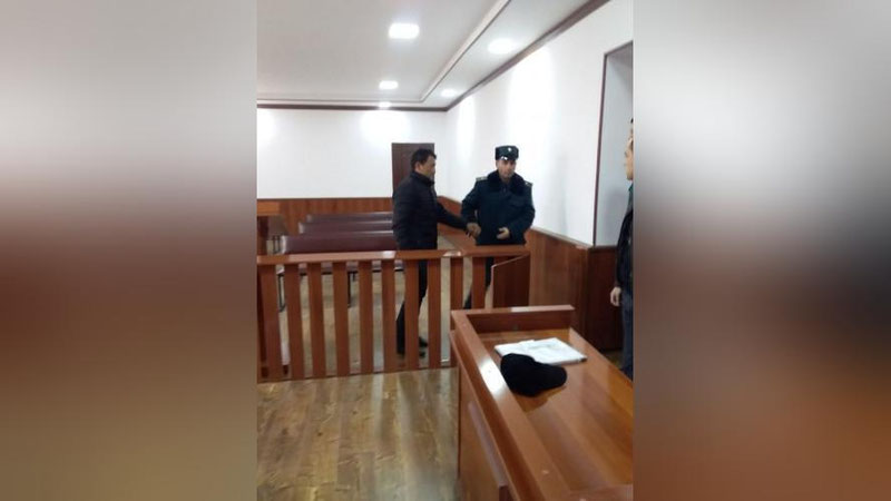 'Gastroldagi ichuvchi haydovchi - qamaldi'ning rasmi