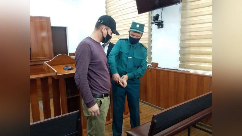 'Ўзини шер билган эркак карантин қоидаларини бузганлиги учун энди панжара ортида қолди'ning rasmi