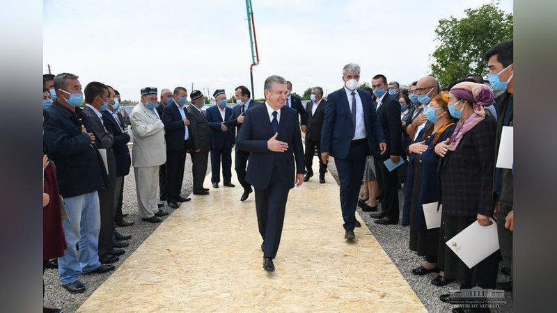 'Prezident Sardobada: 1480 xonadondan iborat 37 ta uyning poydevoriga tamal toshi qo`yildi (Foto)'ning rasmi