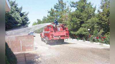 Изрображение 'Фото: Закрытый для въезда Паркентский район дезинфицируется'