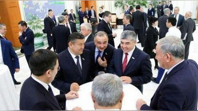 'Shavkat Mirziyoev hokimlarga ijtimoiy tarmoqlarga ertalab va kechqurun bir soatdan vaqt ajratishga topshiriq berdi'ning rasmi