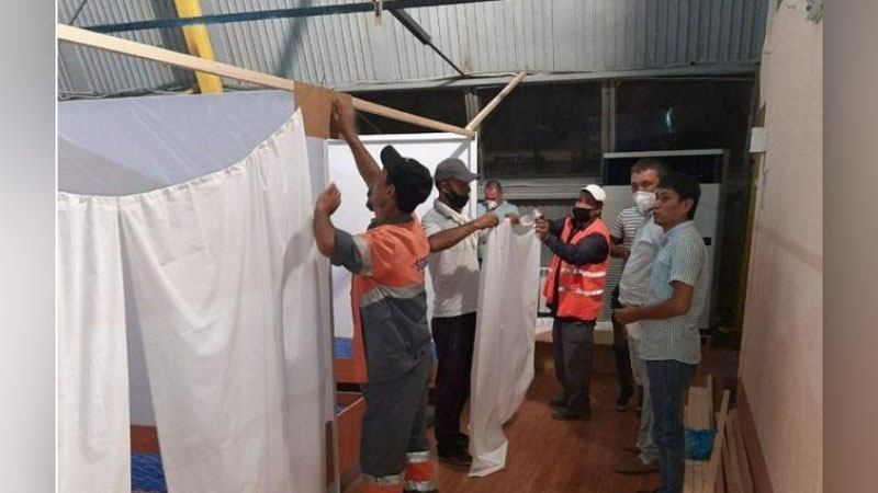 'Sergelidagi maktab hududida koronavirusga gumon qilinganlar uchun tez yordam markazi qurilmoqda'ning rasmi