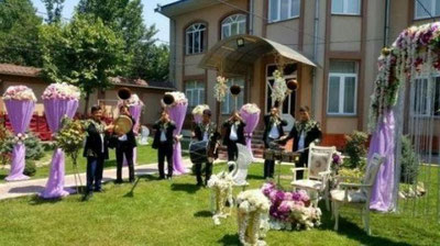 'Buxoroda karantin qoidalarini buzib, 150 kishilik to`y qilgan fuqaro jarimaga tortildi'ning rasmi