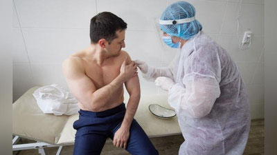 'Ukraina prezidenti koronavirusga qarshi emlandi'ning rasmi