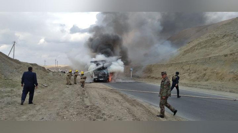 'Dehqonobodda Shahrisabzdan kelayotgan yuk mashinasi yonib ketdi (foto)'ning rasmi
