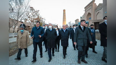 'Turkiya tashqi ishlar vaziri Mevlut Chavusho`g`li Xiva, Buxoro va Samarqandni aylandi (foto)'ning rasmi