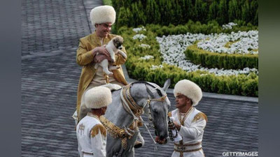 'Turkmaniston prezidenti bayram munosabati bilan xotin-qizlarga 2 dollardan, ko`pbolali ayollarga uy berdi'ning rasmi