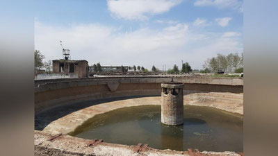 '"Jiyanim ochiq chuqurchasiga tushib ketib,  iflos suvdan vafot etgan". Kusherbaev  Yangiyo`ldagi qarovsiz suv tozalash inshoati qachon ta`mirlanishini so`ramoqda'ning rasmi