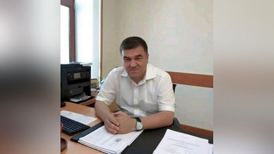 '"Nahotki, deputatlarimiz shunchalik loqayd, shunchalik dunyoqarashi tor?! Ehtimol, nomiga tugmachani bosib o`tkazib o`tirgandirsiz, lekin, “Davlat tili xaqida”gi qonunga bunday munosabatda bo`lishingiz millat uchun xoinlik!"'ning rasmi