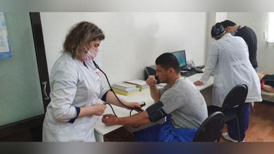 '"Tokio-2020" Olimpiya o`yinlarida qatnashuvchi O`zbekiston terma jamoa a`zolari koronavirusga qarshi emlash oldi tekshiruvidan o`tkazilmoqda'ning rasmi