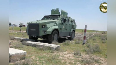 'O`zbekistonda ishlab chiqarilgan Tarlon zirhli avtomobili sinovdan o`tkazilmoqda'ning rasmi