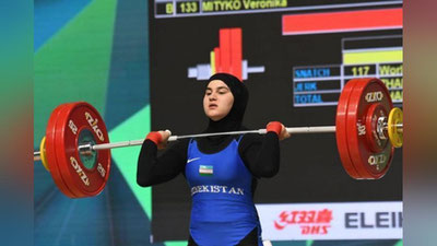 Изрображение 'Тяжелоатлетка Кумушхон Файзуллаева стала серебряным призером чемпионата мира'