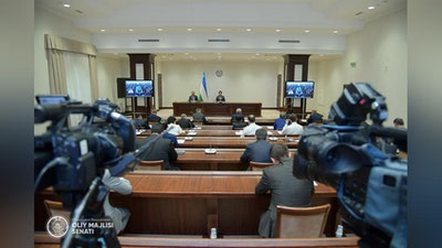 'Oliy Majlis Senatining o`n beshinchi yalpi majlisi ishini davom ettirmoqda'ning rasmi