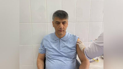 'Alisher Qodirov «ZF-UZ-VAC2001» vaksinasi bilan emlandi'ning rasmi