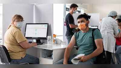 'Moskvada mehnat migrantlarini koronavirusga qarshi emlash boshlandi'ning rasmi