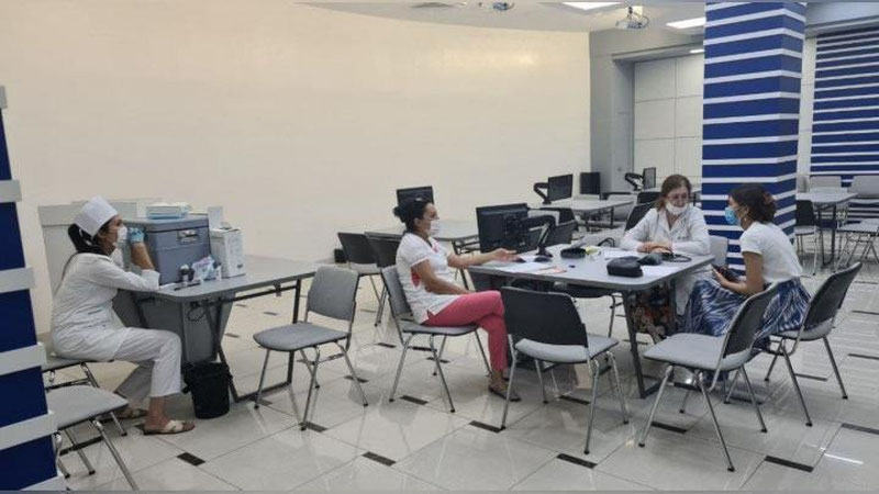 'Maxsus komissiya qarori: xodimlari kamida 2 doza vaksina olmagan tadbirkorlik sub`ektlari faoliyati to`xtatiladi'ning rasmi