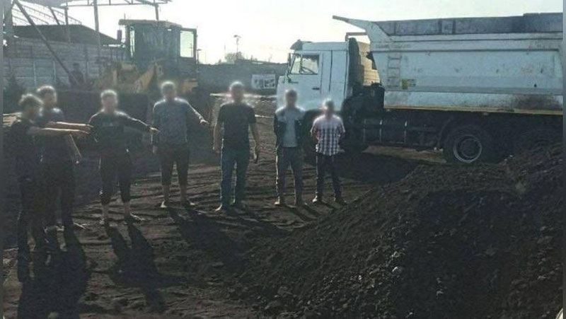 'Андижонда қишки мавсумга аҳоли учун келган кўмирни яширин равишда сотаётган шахслар аниқланди'ning rasmi