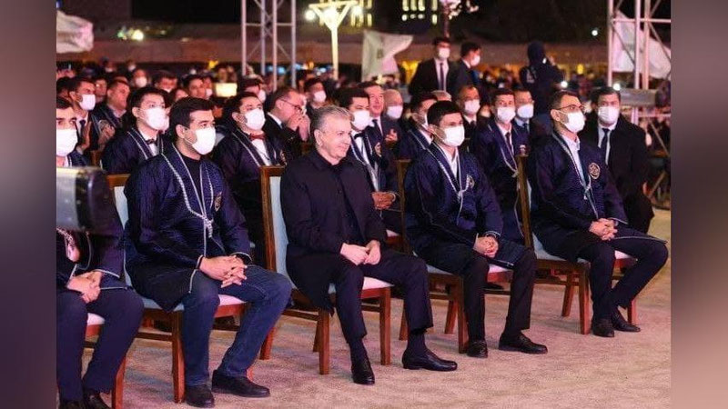 'Шавкат Мирзиёев интеллектуал ўйинларни ривожлантиришга оид қарорни имзолади'ning rasmi