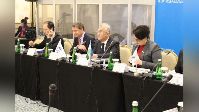 'Фуқаросизлик ва қочоқлар ҳимоясига доир қўлланмалар ўзбек тилида чоп этилди'ning rasmi