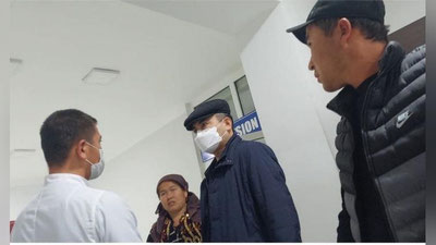 '"Энди кўп жойларга хабар бермасдан бораман". Қашқадарё ҳокими Қаршидаги тез тиббий ёрдам марказига кириб борди'ning rasmi