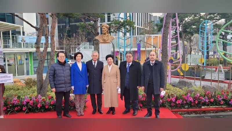 'Сеулда Алишер Навоий ҳайкали очилди'ning rasmi