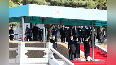 'Сеулда Шавкат Мирзиёев ва Зироат Мирзиёевани тантанали кутиб олиш маросими бўлди (фото)'ning rasmi