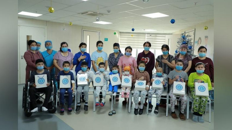 'Бемор болаларга Президентнинг байрам совғалари топширилди'ning rasmi