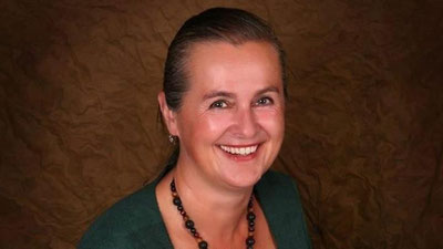 'Эмланишдан бош тортган чехиялик хонанда коронавирусдан вафот этди'ning rasmi