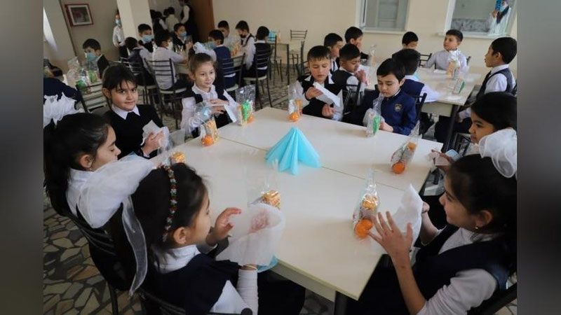 Изрображение 'Практику бесплатного питания в школах распространят по всей республике'