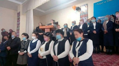 'Ўқитувчиларни бош эгиб узр сўрашга мажбур қилингани ортидан мактаб директори ва туман ХТБ мудири ишдан кетди'ning rasmi