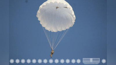 '“Фарғона” полигонида десантчилар парашют ёрдамида сакради (фото)'ning rasmi