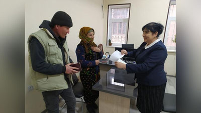 '"Биз ажримни бекор қилмоқчимиз! Мен яқинда она бўламан!" Қашқадарёда 10 йил яшаб фарзандсизлик сабаб ажрашмоқчи бўлган эр-хотин аризасини қайтариб олди'ning rasmi